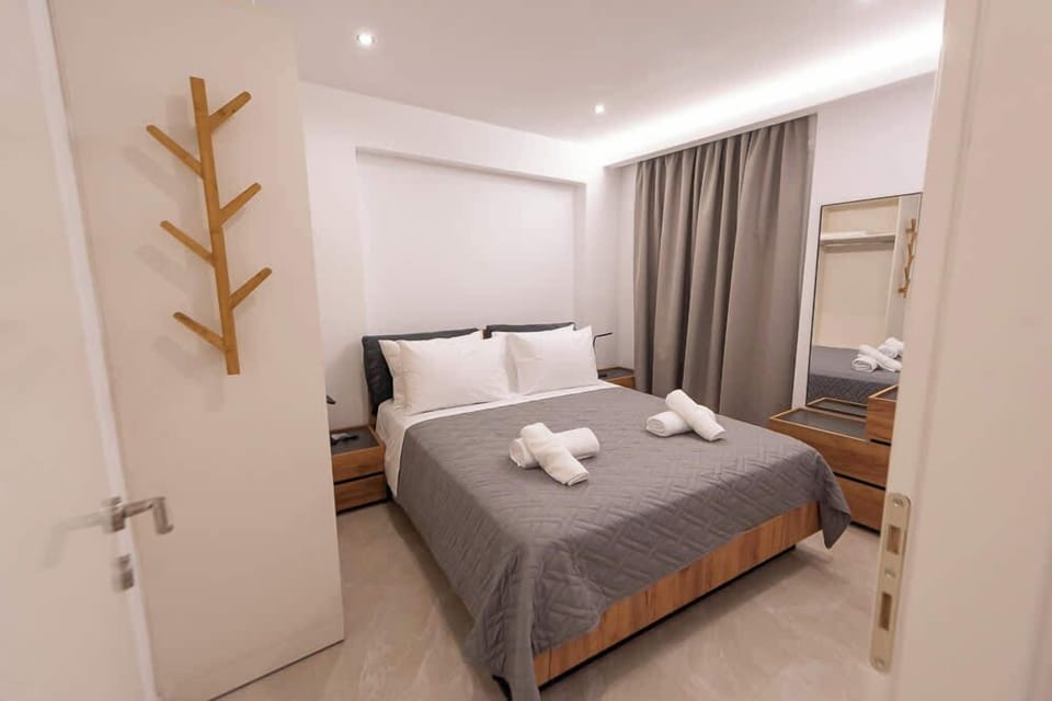 Spacious and bright sleeping area - Cozy bedroom with king size bed