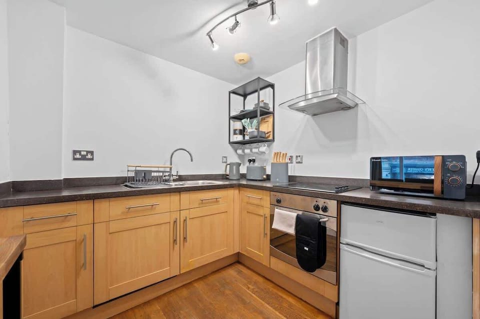 Fully equipped kitchen with oven, hob and everything you need for home cooked meals