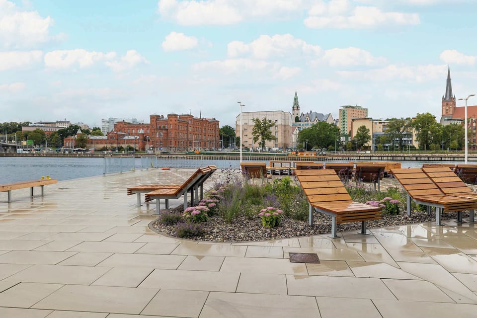 Surrounding area with a beautiful river.