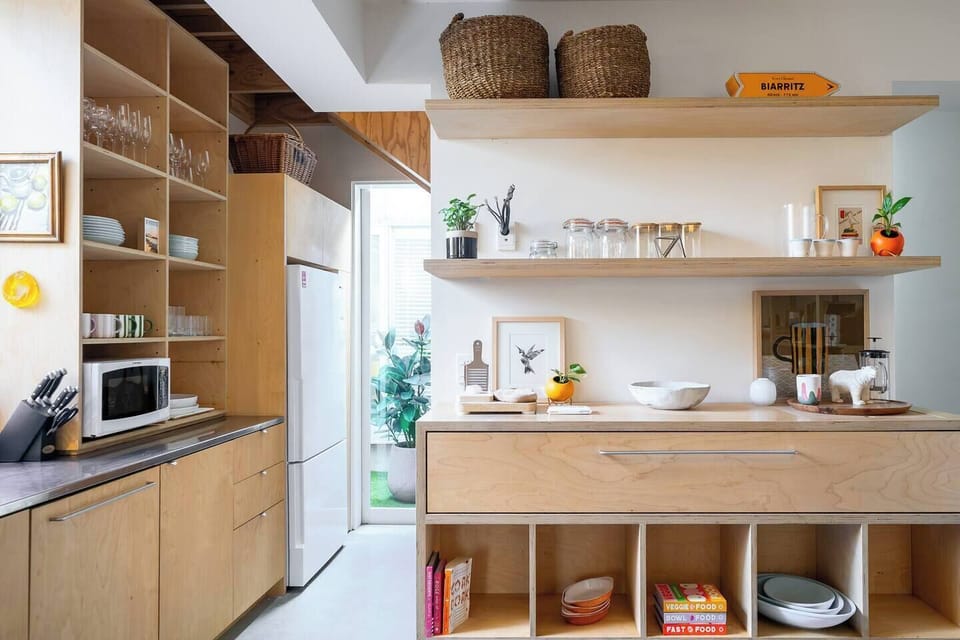 Find all your essentials within reach — glassware, crockery, and cooking basics are neatly arranged for effortless cooking and dining.