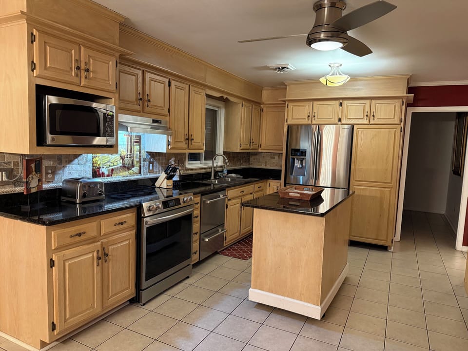 Fully stocked kitchen includes pots/pans/utensils, no spices or seasonings