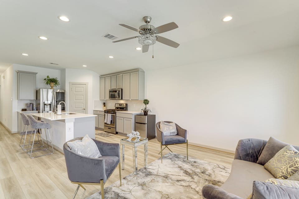 Interior | Full Kitchen