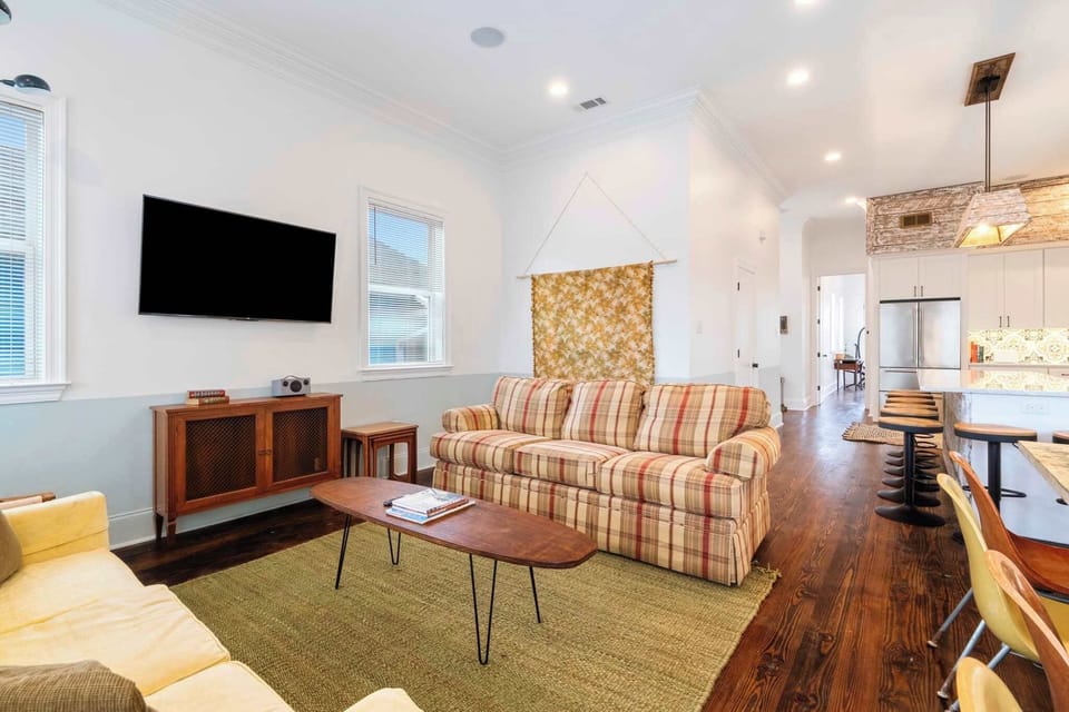 Living Room w Smart TV and Plush Seating