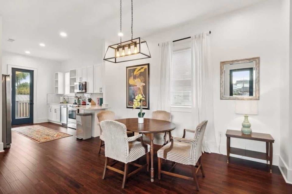 Open Kitchen / Dining Layout with Seating for 4