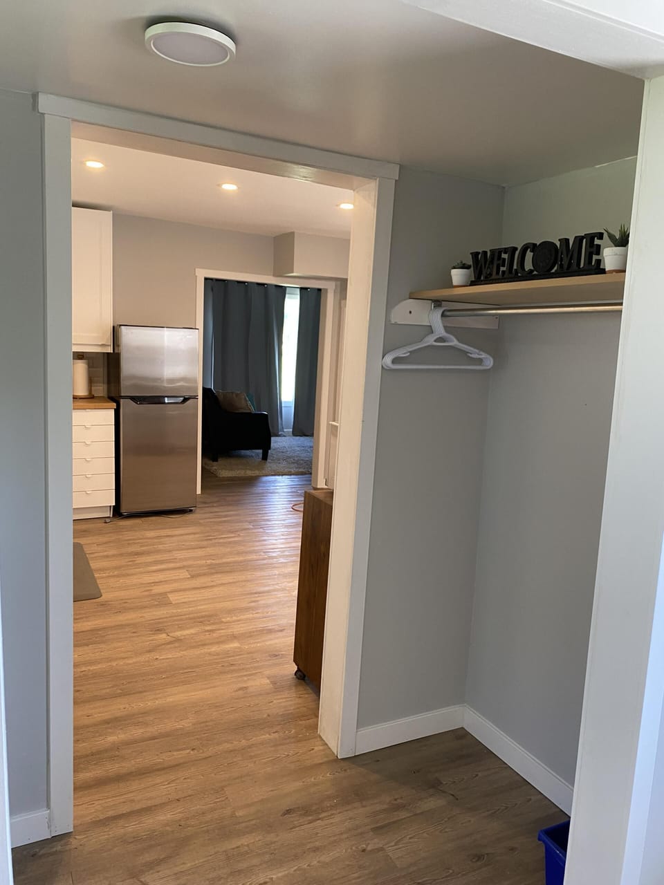 Hallway to Kitchen