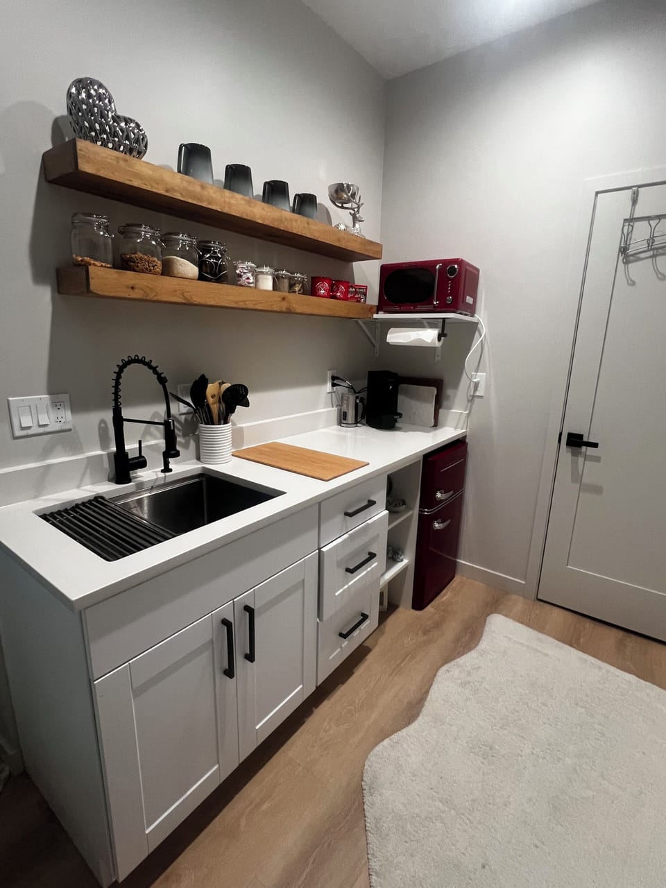 Well equipped kitchenette