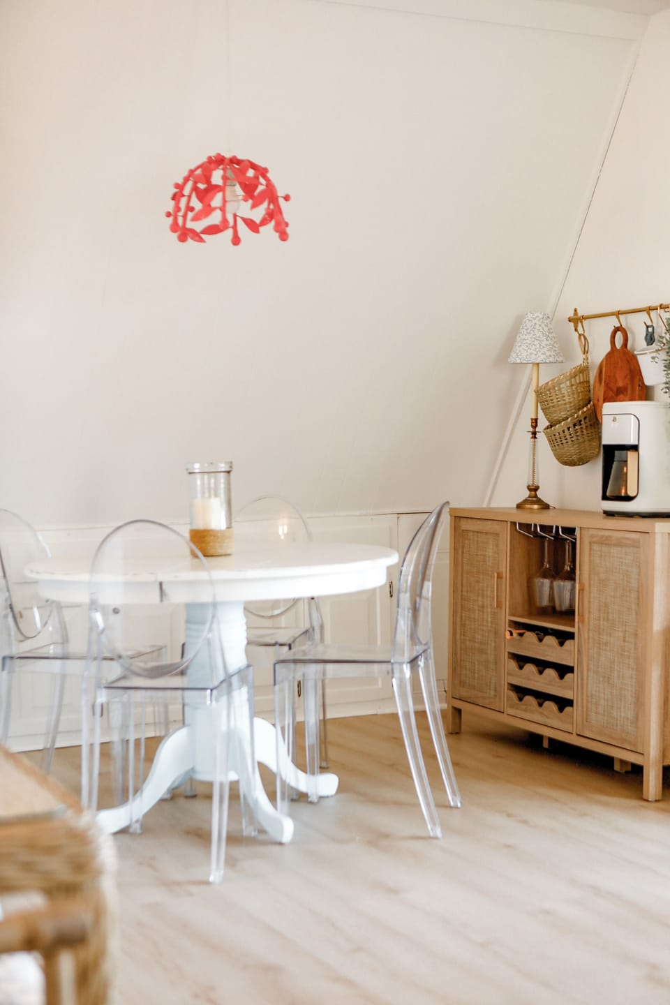 Kitchen nook that sits 6 comfortably (4 at the table and 2 at the bar). 