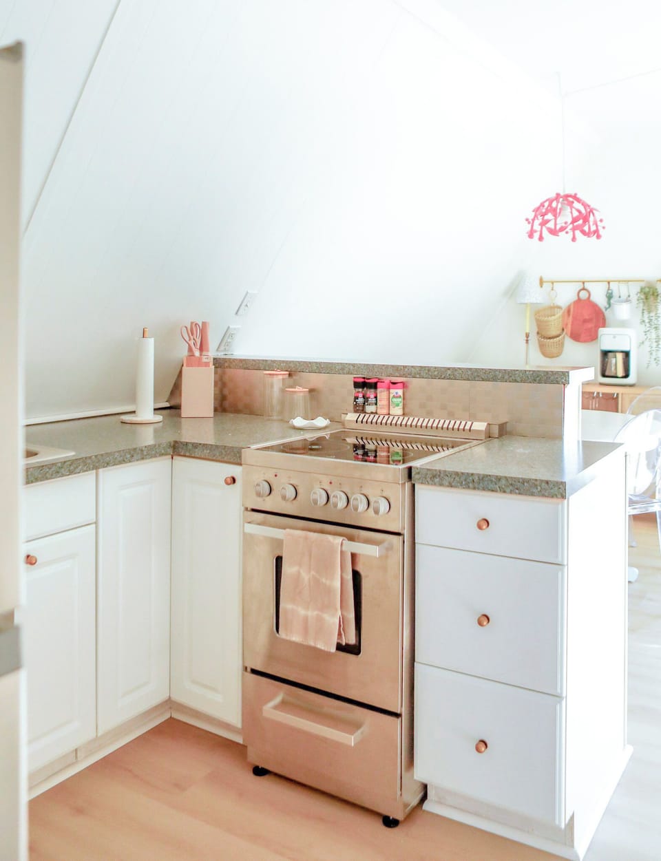 Full kitchen to cook all your meals.