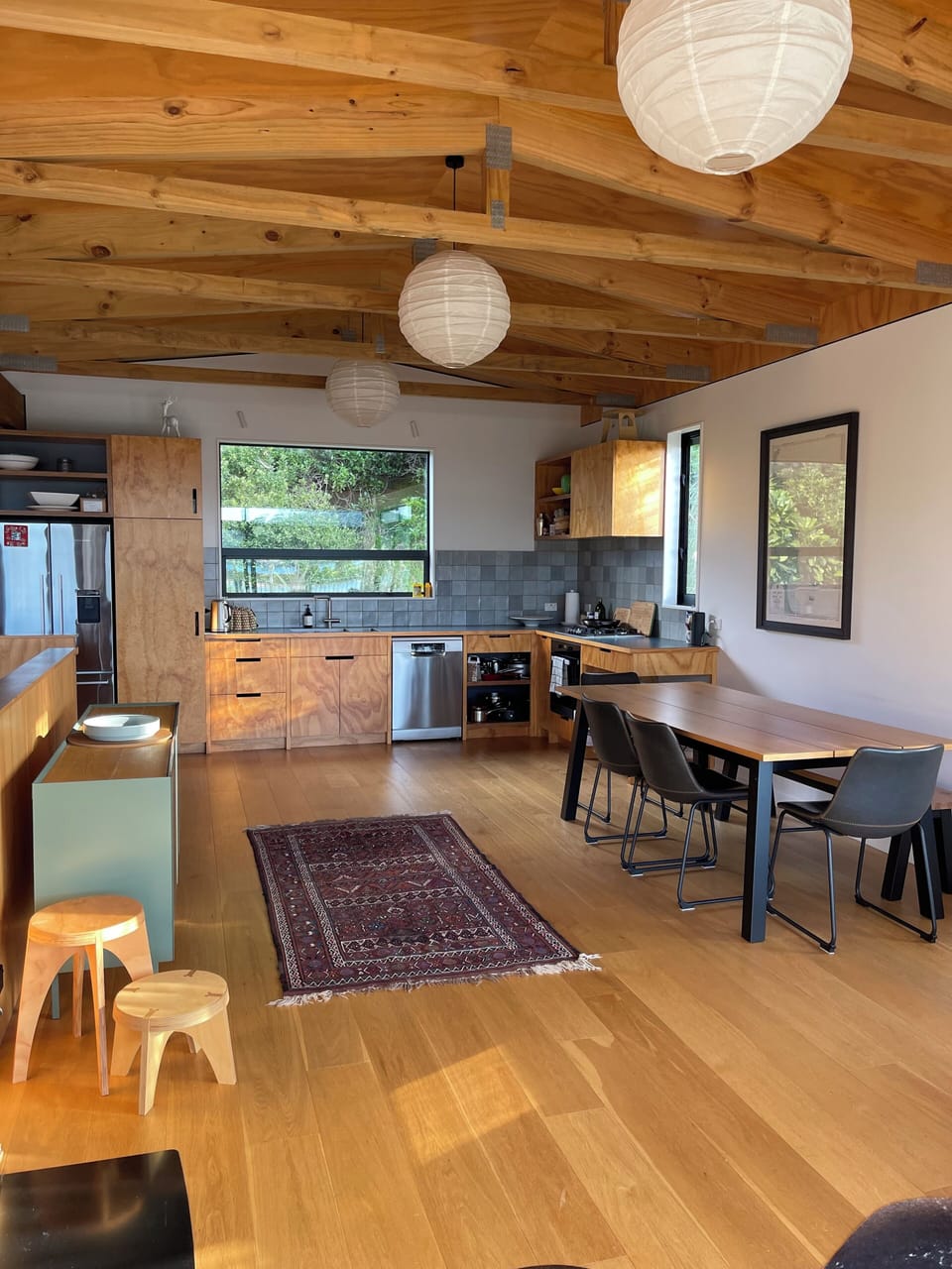 Kitchen & Dining