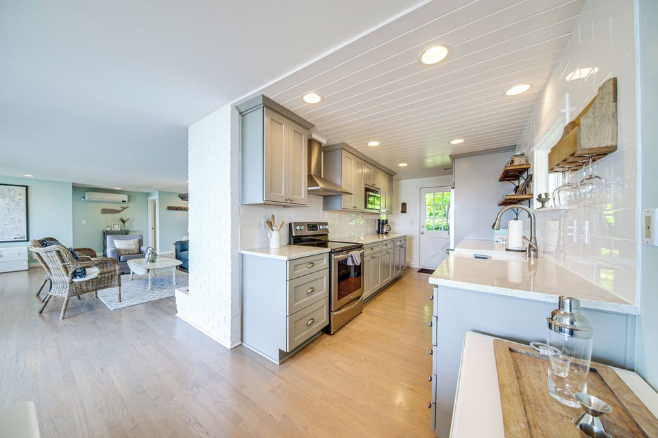 Kitchen | Drip Coffee Maker | Toaster | Spices