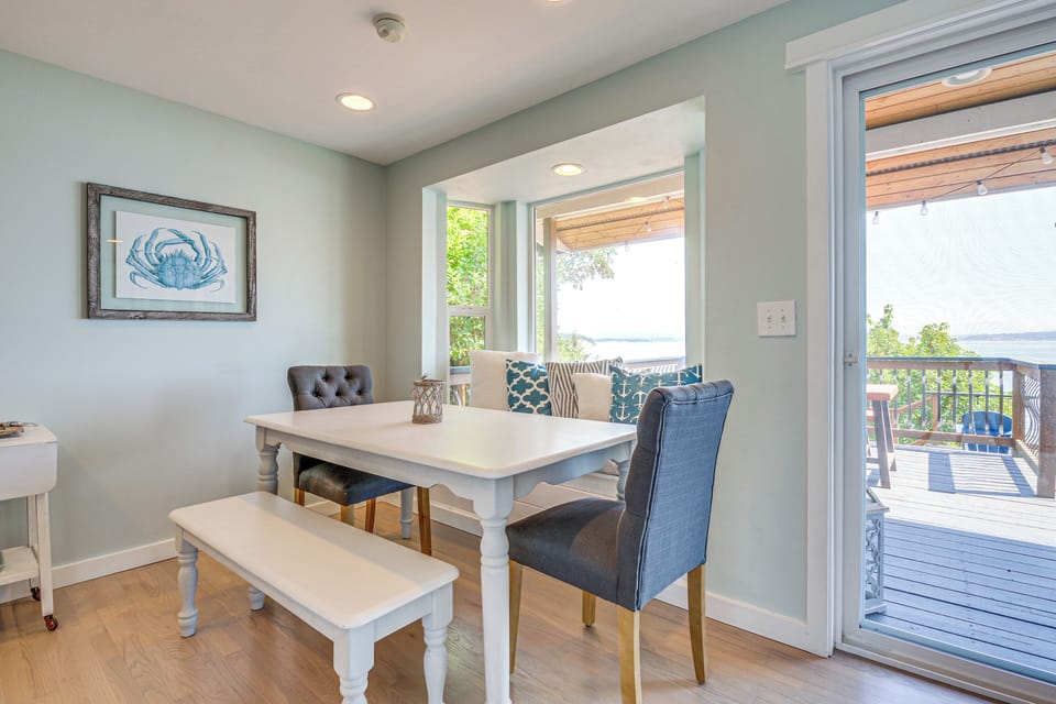 Dining Table | Dishware & Flatware