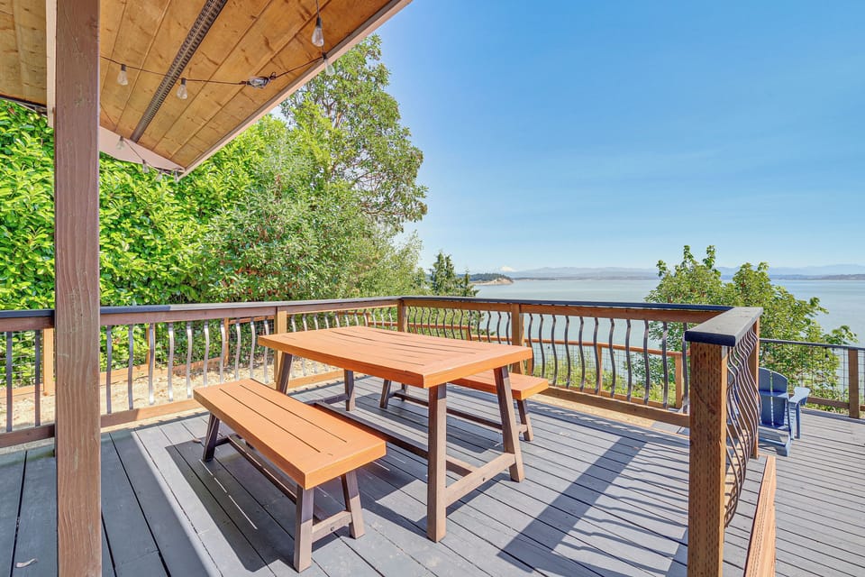 Deck | Wood-Burning Fire Pit | Gas Grill | Access From Dining Area
