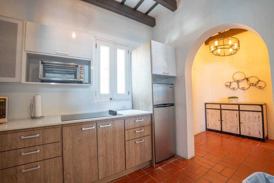Modern kitchen with rustic details and arched doorway