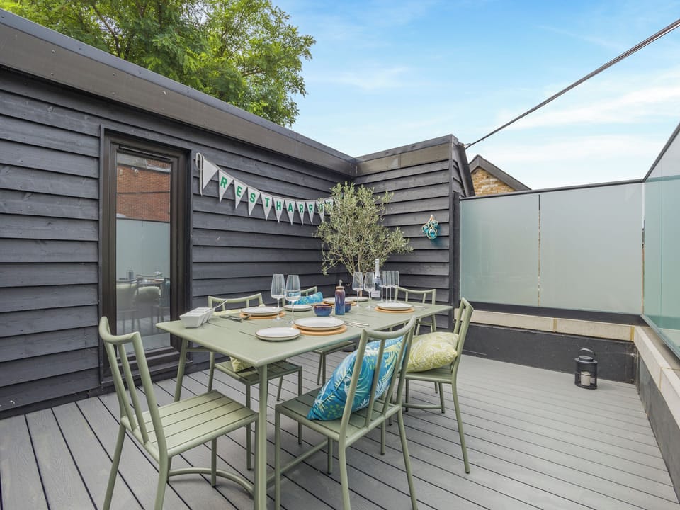 Sitting-out-area | Restharrow - Oakdene Retreats, Whitstable