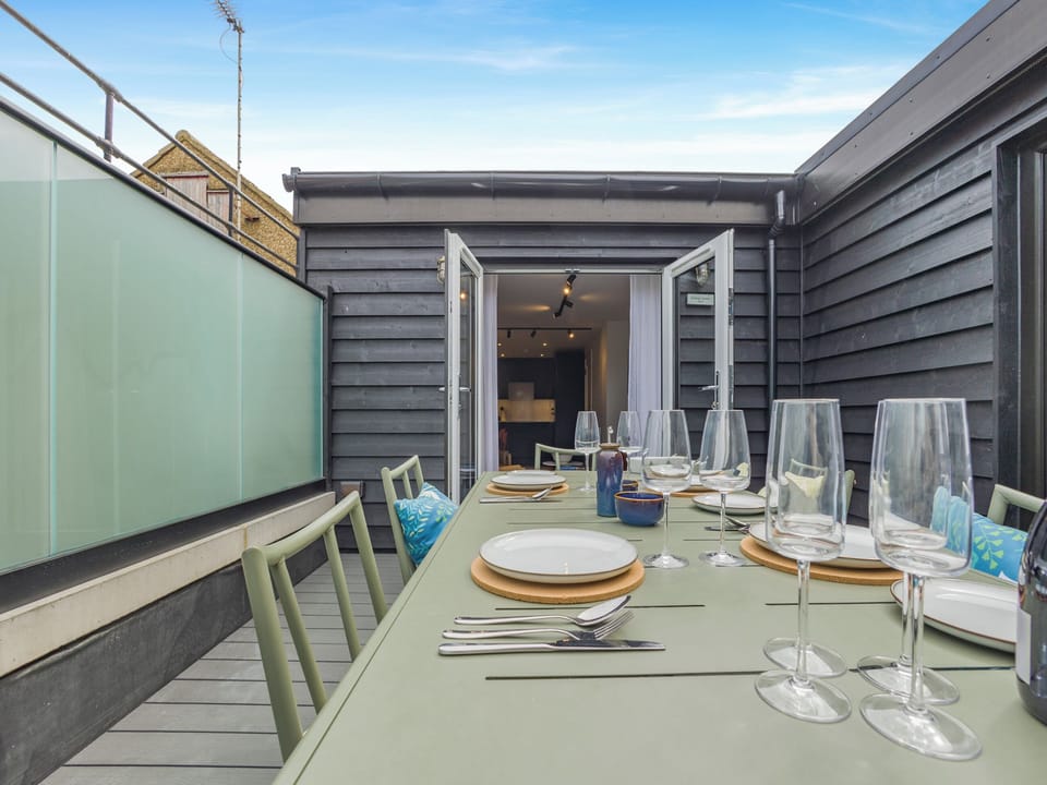 Sitting-out-area | Restharrow - Oakdene Retreats, Whitstable