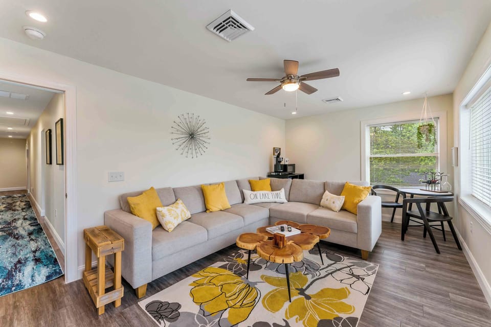 Upstairs Lounge