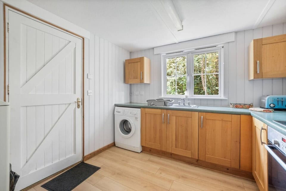 Rear kitchen entrance with washing machine