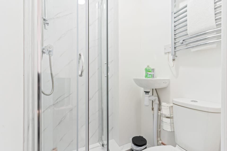 Room 3 - En-suite