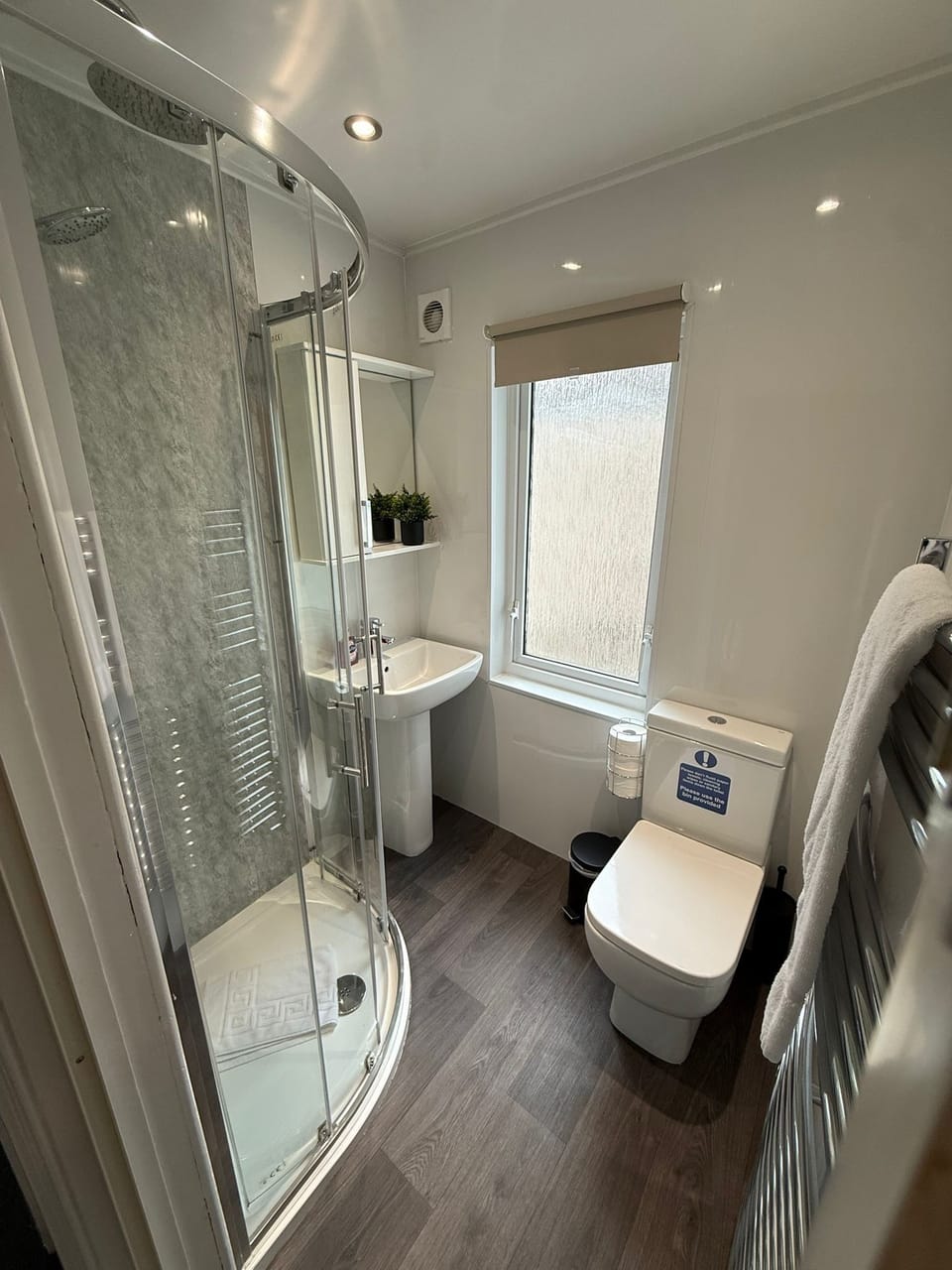 Room 2 - En-suite