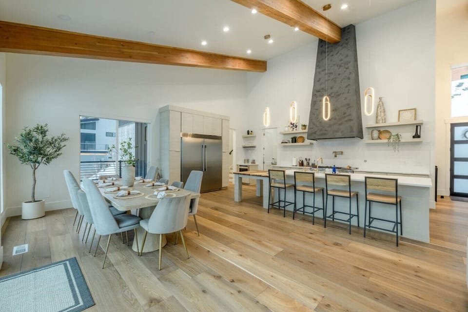 [Top Floor] We hope you make wonderful memories around the table with your friends and family