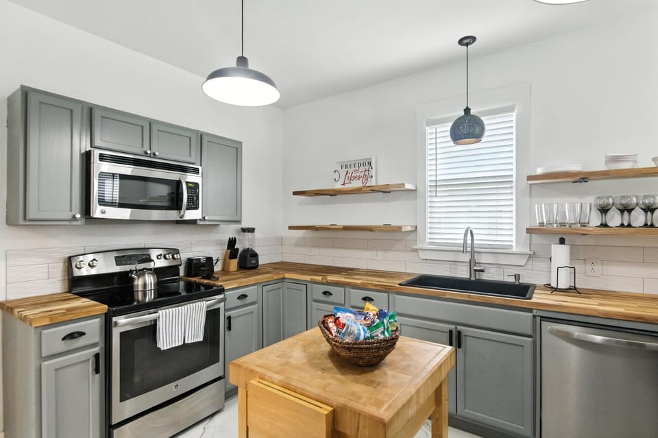 Indoors, Kitchen, Sink, Appliance, Microwave