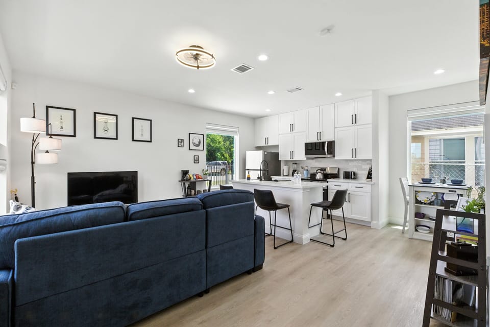 Indoors, Furniture, Living Room, Home Decor, Couch