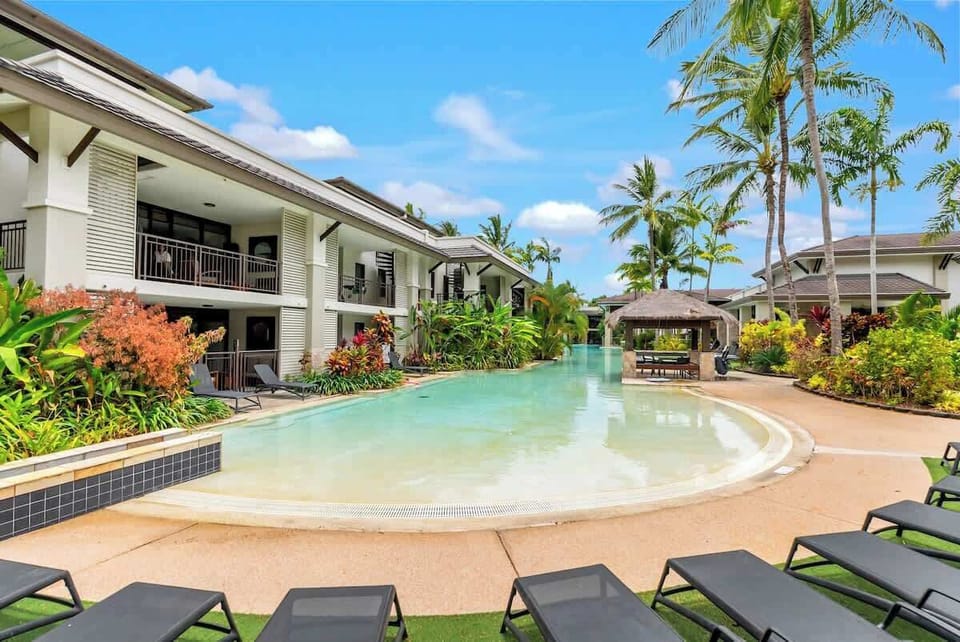 Float the day away in the shared lagoon-style pool, surrounded by lush palms and tropical gardens, with pool bar ready to serve your favourite holiday sips.