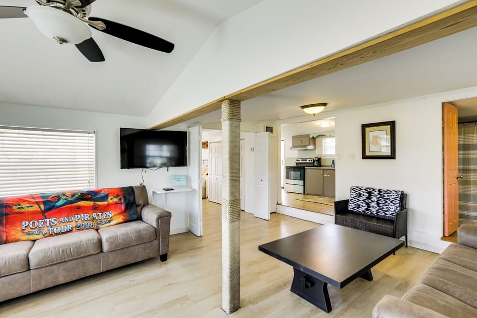 Living Room | Open Floor Plan | Central A/C & Heating | Full Sleeper Sofa