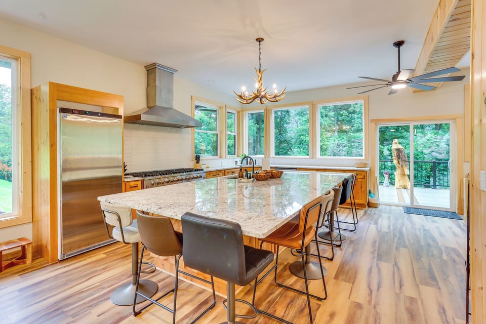 Kitchen | Coffee Maker | Island Seating | 1st Floor