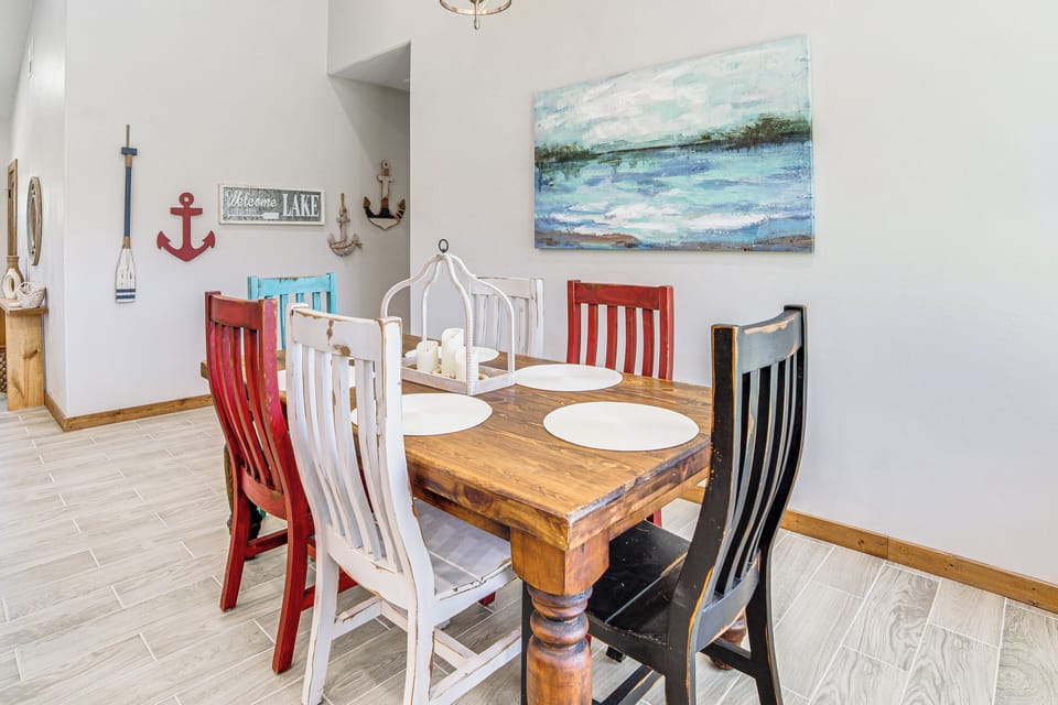 Dining Area | Dishware/Flatware