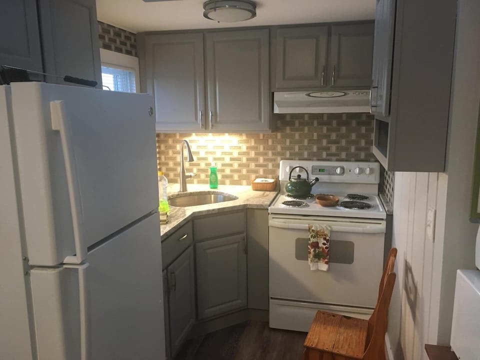 new countertop/sink/tile