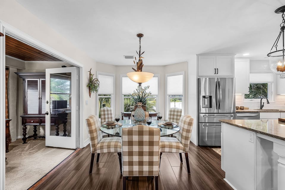 the dining area opening to the 2nd guest room on the left. and tied into the kitchen on the right.