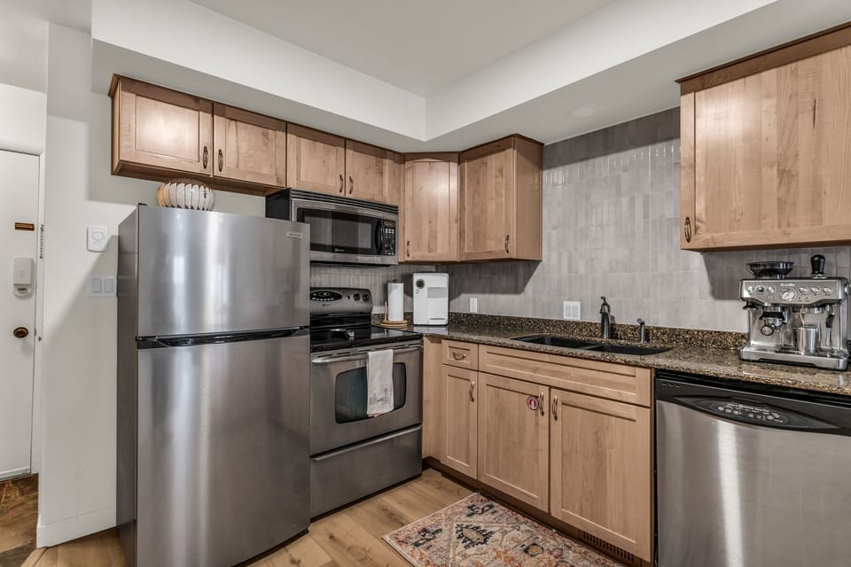 Kitchen: Drip coffee maker, espresso machine, Crockpot, blender, kettle, cooking utensils, tableware