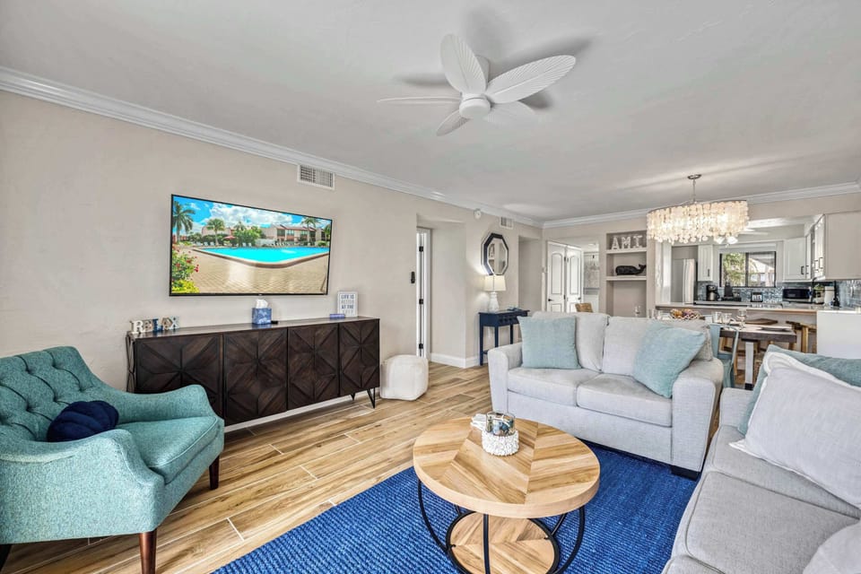 Open-Concept Living & Dining – Bright, Beachy Comfort at Dan’s Florida Condo