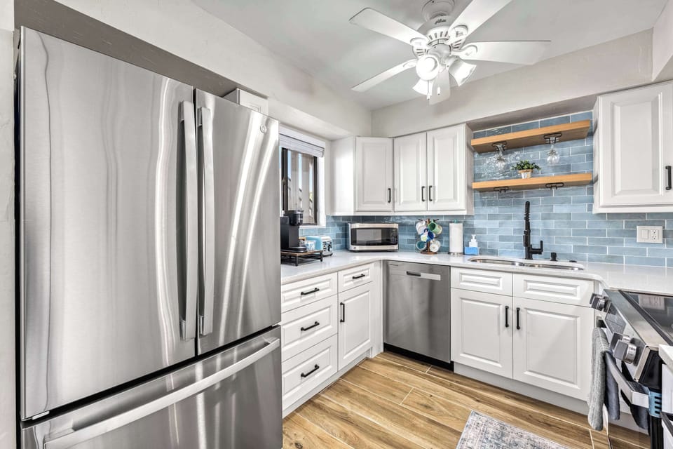 Fully Stocked Kitchen – Dine In or Pack a Beach Picnic