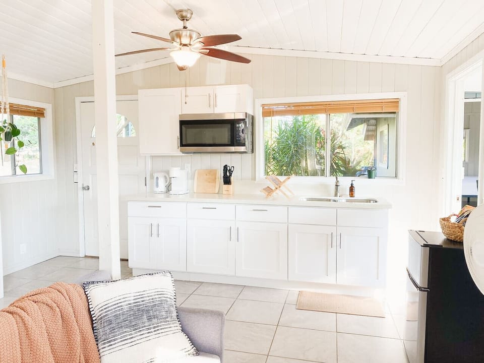 Inspire your senses: craft island flavors in sun-drenched comfort.