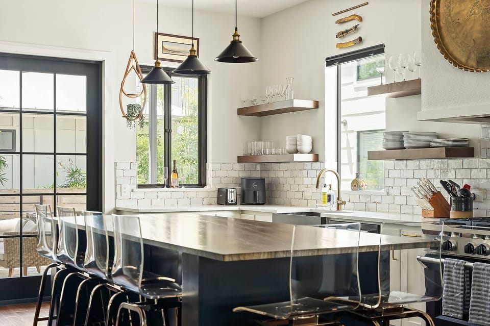 Full kitchen