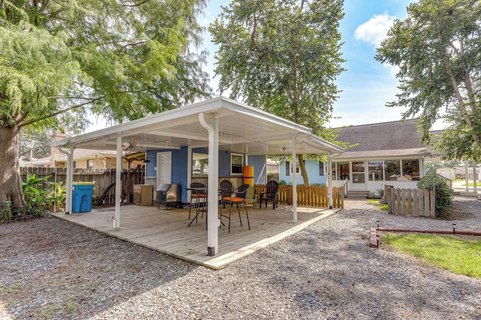 Covered Patio | Spacious Backyard w/ Dock | 4 Mi to Lake End Park