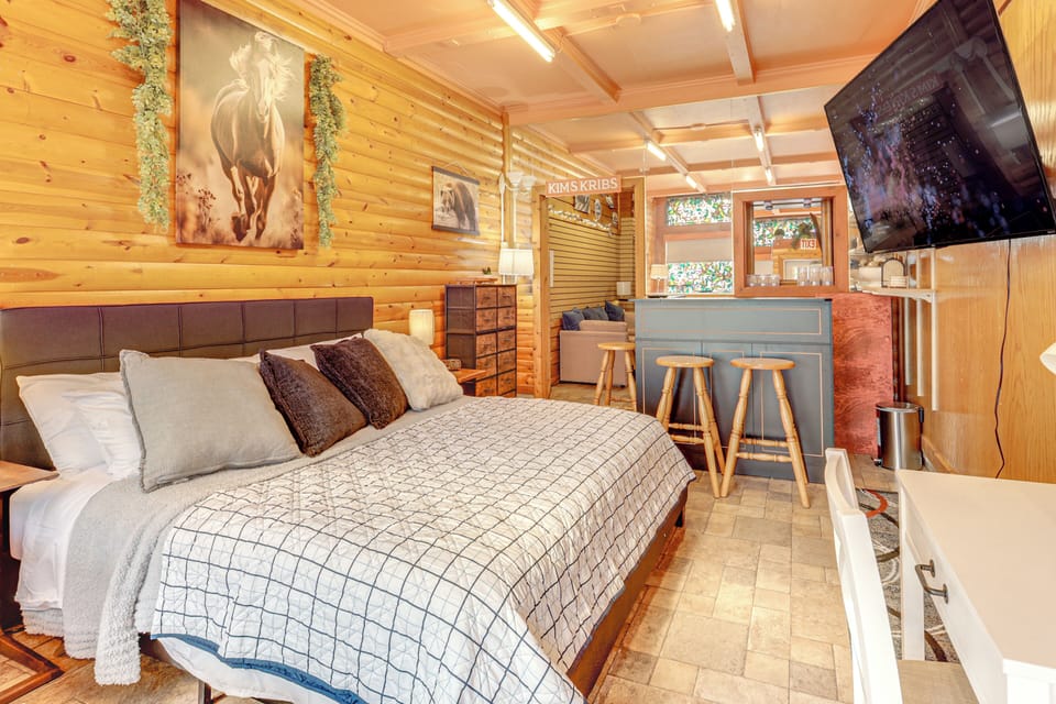 Crandon Vacation Rental | 1BA | Studio | 1,200 Sq Ft | 1 Step to Enter