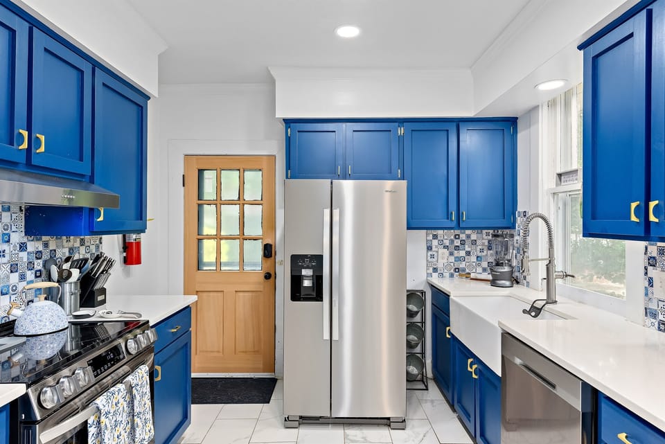 Kitchen I Ice-maker I Water dispenser I Blender I