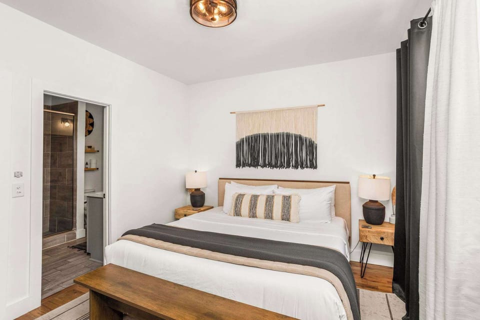 Third Level: King Bedroom w/full ensuite Bathroom