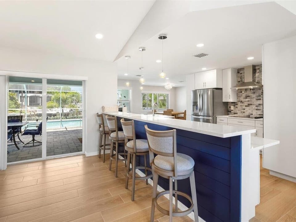 Kitchen with Breakfast Bar