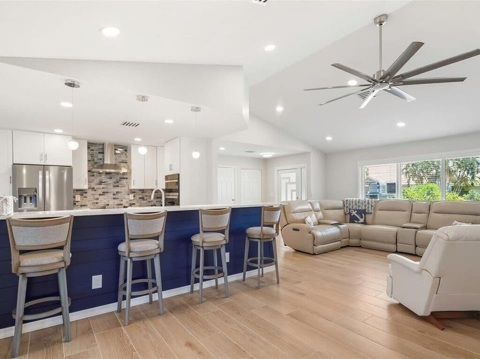 Living Room and Kitchen with Breakfast Bar