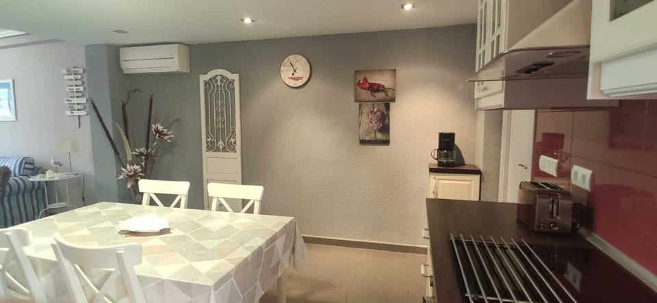 Diningtable & sittingroom