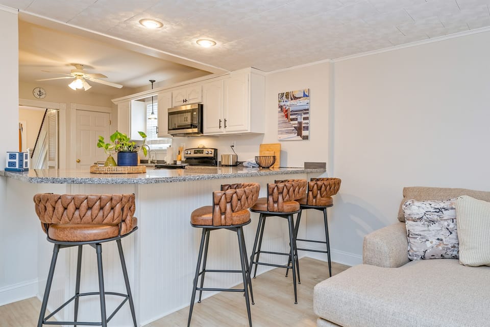 Counter seating with woven stools