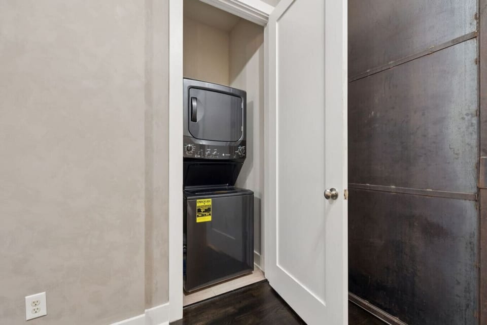 Washer/Dryer in unit with laundry pods and dryer sheets provided