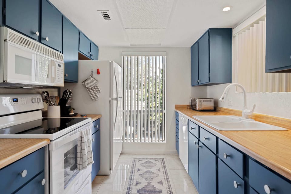 Prepare your favorite meals in the full kitchen 