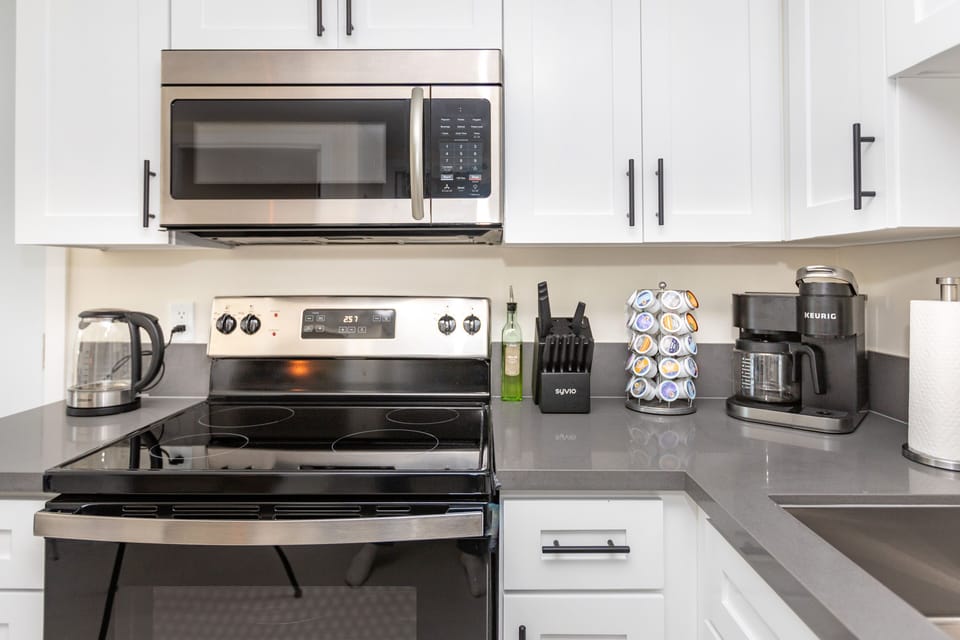 Full-size oven and stove for home cooking