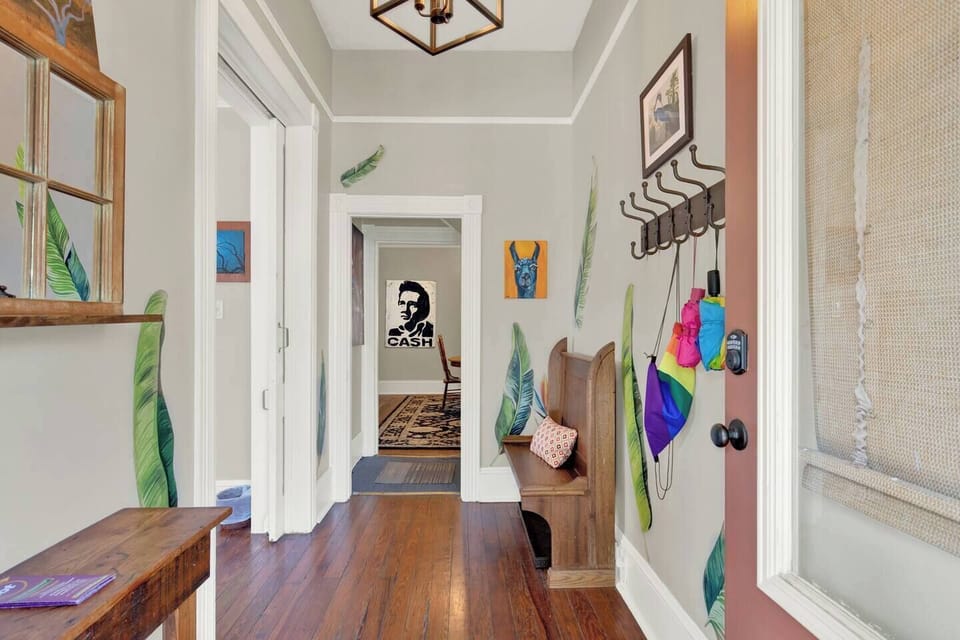 Entry foyer facing into the unit. 