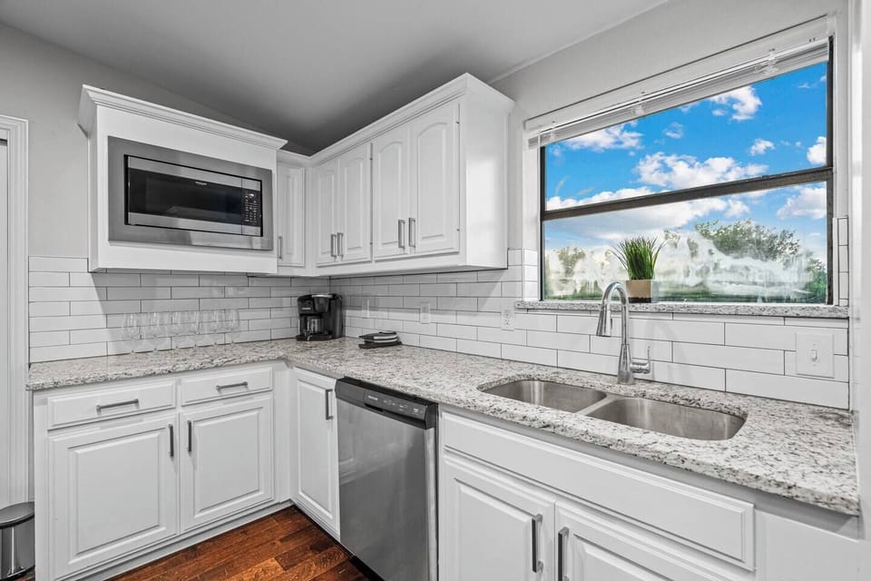 Ready, set, cook! This kitchen has got everything you need to whip up a delicious meal for your family or friends. With top-of-the-line cookware, dinnerware, and stainless steel appliances, you'll feel like a professional chef in no time.